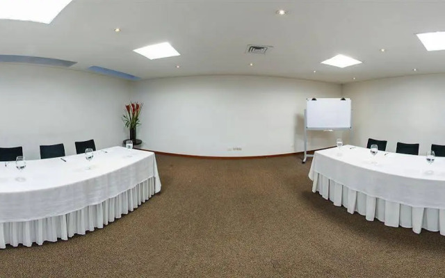 Richmond Suites Hotel