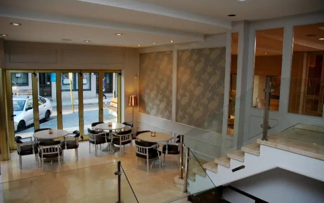 Hotel Serantes