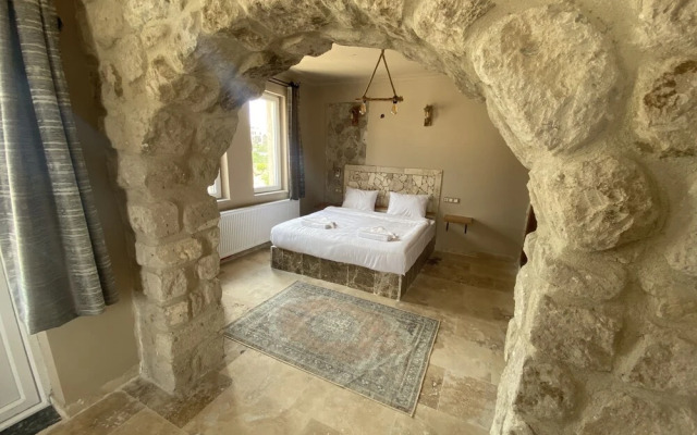 Ala Stone House