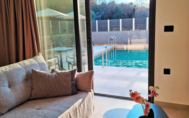 Aelia Luxury Apartments & Pool