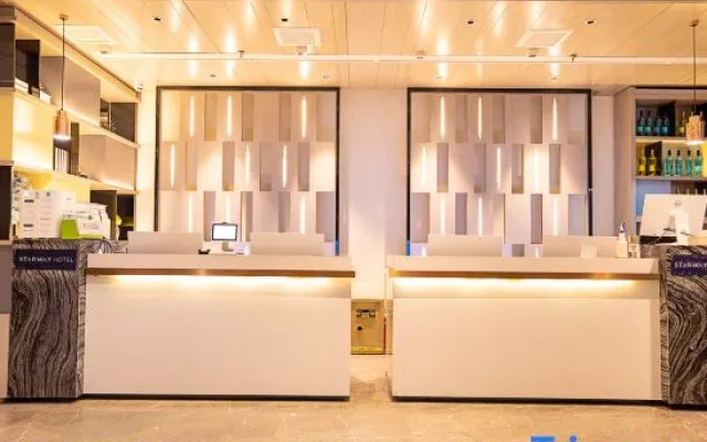 Starway Hotel (Zhengzhou Erqi Plaza David City)