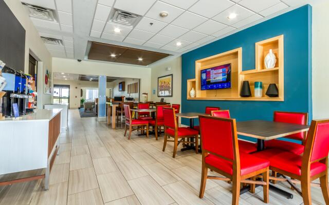 Holiday Inn Express & Suites Hearne, an IHG Hotel