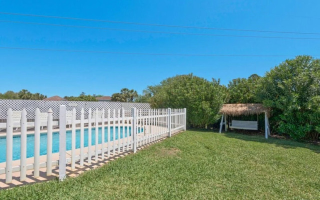 Pineapple Cabana by Bliss Beach Rentals