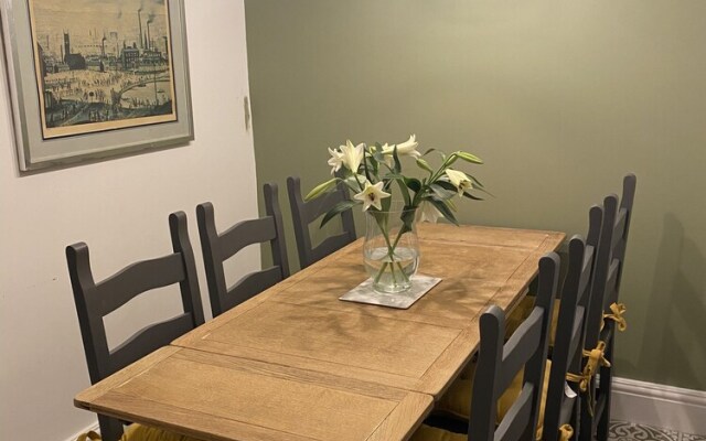 Refurbished 3 Bed House in Manchester