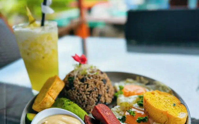 Los Angeles Hotel & Resort