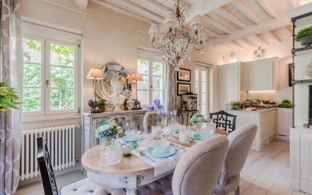 La Casina in Lucca With 2 Bedrooms and 3 Bathrooms