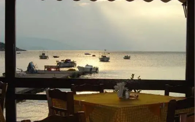 Romvi & Taverna
