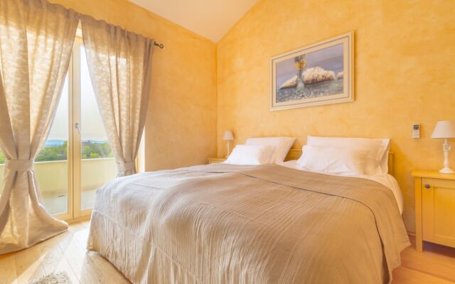 Luxury Villas Kras Ladies