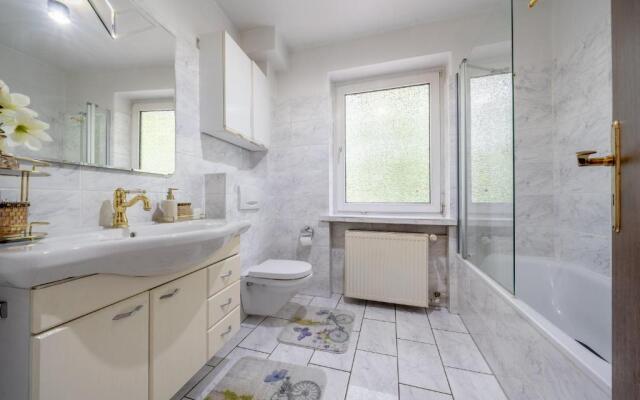 ID 7027 - Private House