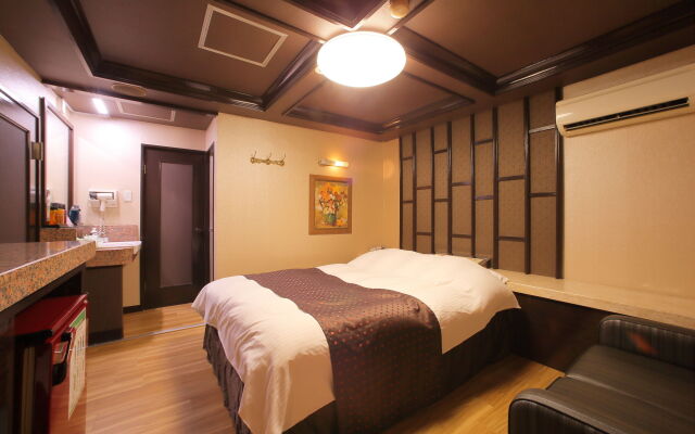 Hotel Olive Kyoto Yamashina - Adults Only