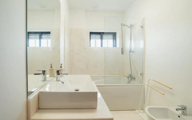 City Center Grand SEA View Terrace by Vacationy