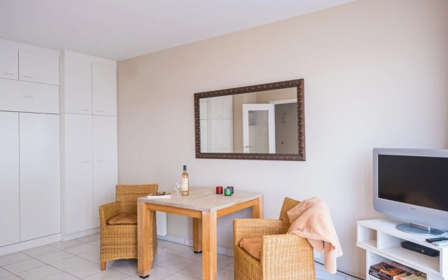 Studio Retreat With Sunny Terrace