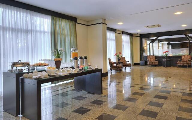 Hotel Deville Business Maringá