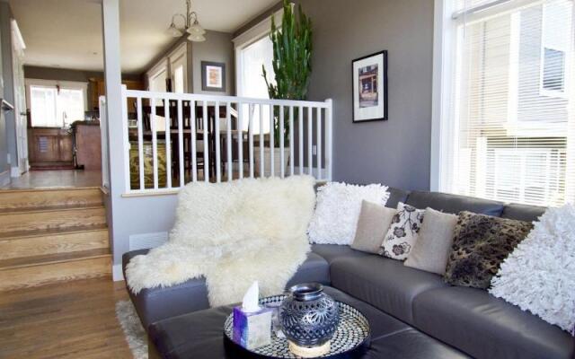 Walkable OTS Mid Century Condo-Pool