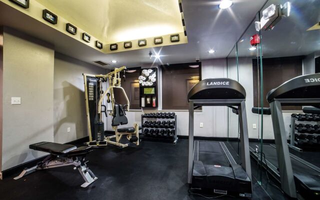 Georgian Inn Beach Club