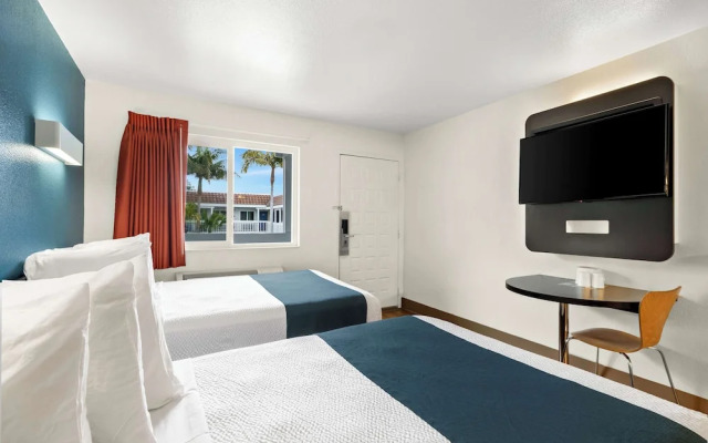 Studio 6 Suites Carpinteria, CA–Santa Barbara - South