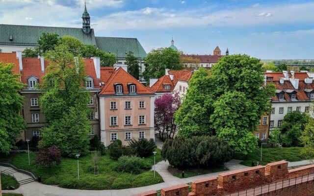 Warsaw Old Town Apartment by Renters