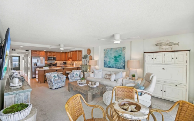 Vast Oceanfront Views Pool Patio Tennis