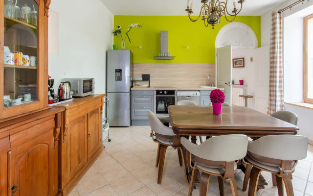 Tranquil holiday home in Cébazan with private pool