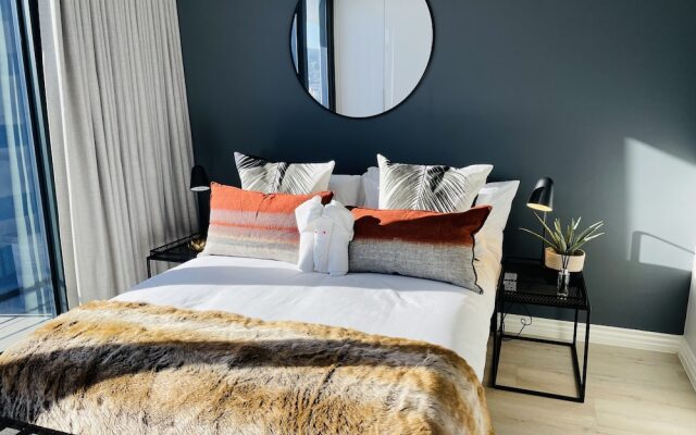 Urban Elephant 16 on Bree