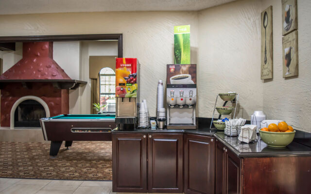 Clarion Pointe Tampa-Brandon Near Fairgrounds and Casino