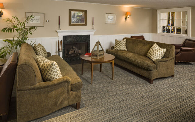 Bluebird Cady Hill Lodge