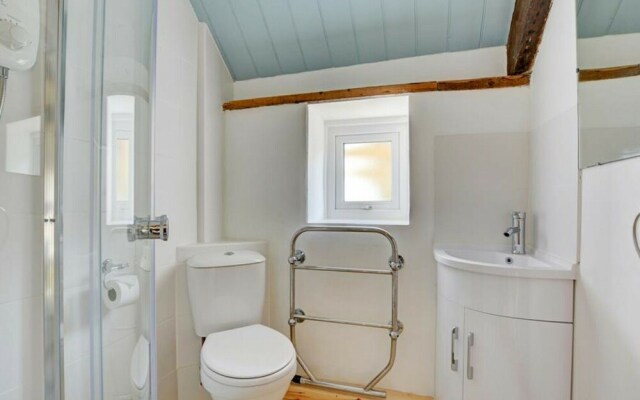 Quaint Holiday Home in Whitland With Garden