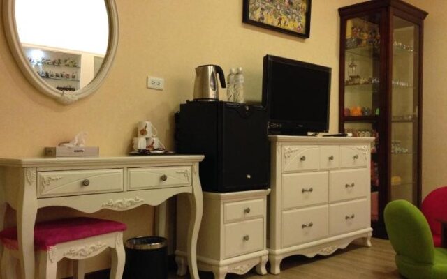 Doll House Lodge