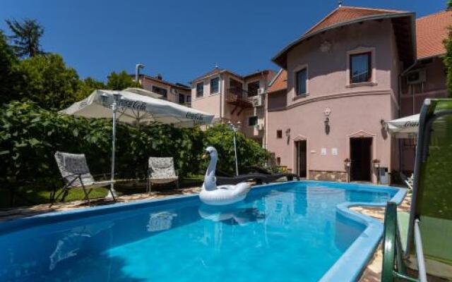 Illés Hotel