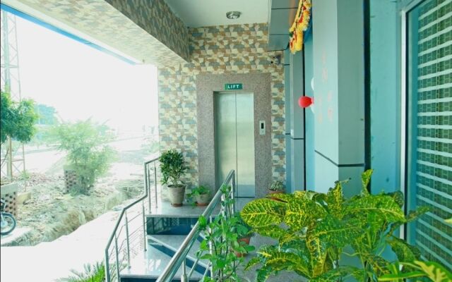 OYO 2061 Hotel New Holiday Inn