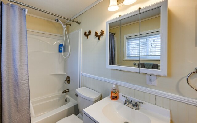 Whittier Vacation Rental Cabin in Tranquil Setting