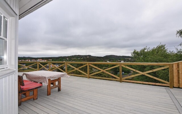 Stunning Home in Hamburgsund With 3 Bedrooms and Wifi