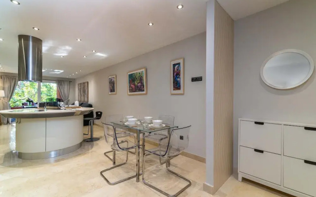 Chic Oasis on the Coast