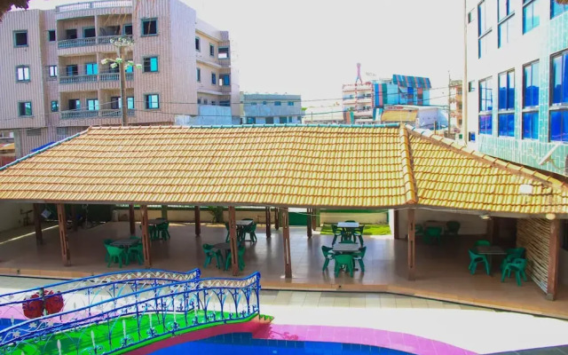 New green Horse Hotel