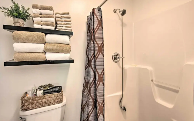 Cozy 'garden Room' in Welsh Mountain Suites!