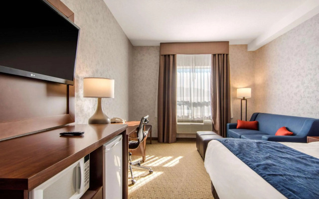 Comfort Inn & Suites Medicine Hat