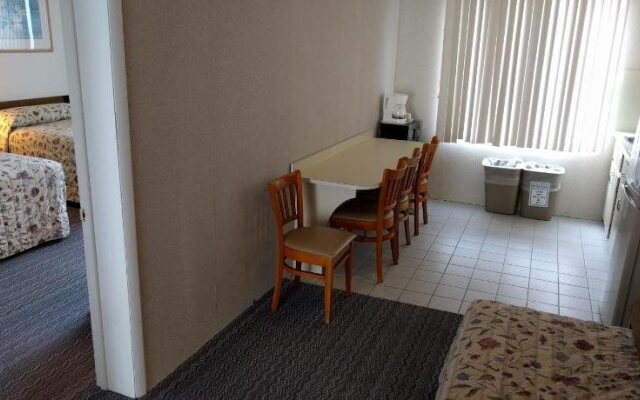 Admiral Resort Motel