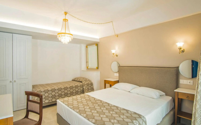 Nami Hotel & Suites