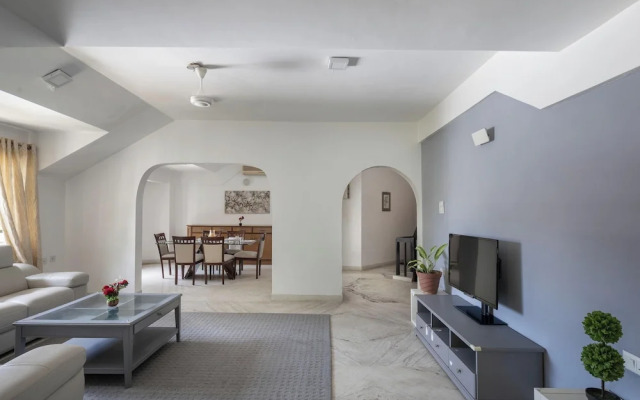 Casa Bianca by Red Olivenr Taj MG Roadpvt Garden