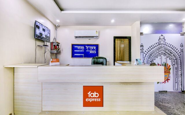 Gayatri Palace by OYO Rooms