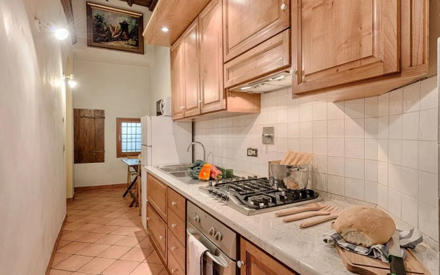 Rosa- Apartment with Terrace in Piazza Strozzi, Duomo