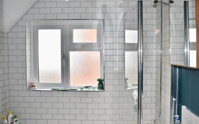 Huge 5 Bedroom House in Hove