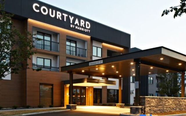 Courtyard by Marriott DeLand Historic Downtown