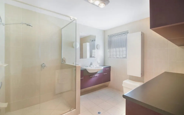 Unit 3 at 4 Pelican Street, Peregian Beach, Noosa Shire – Bathroom – Peregian Beach