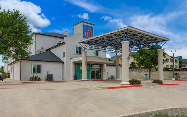 Motel 6 Weatherford, TX