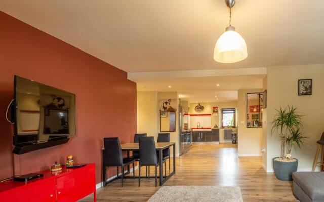 Spacious apartment with two terraces and private parking