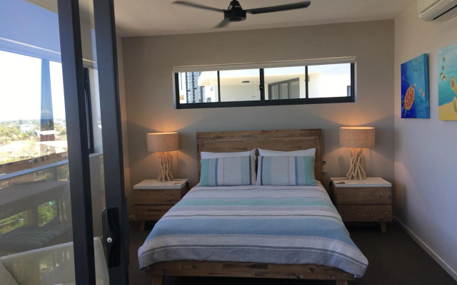 NEW UPMARKET COMFORTABLE 2 Bed, 2 Bath, OCEAN VIEWS, 250m to BUDDINA BEACH! – Guest Rooms – Buddina