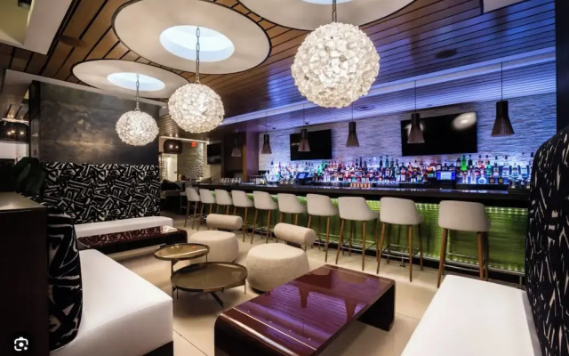 Ava's Suite 37th FLR PALMS PLACE