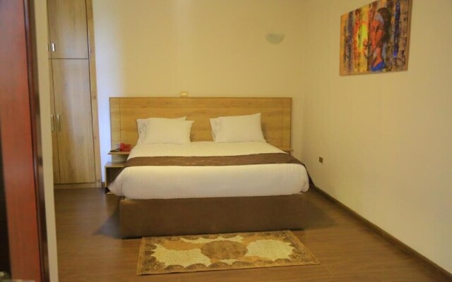 Black Horse Hotel Apartment