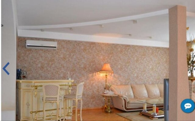 Luxury 3 Br Apartment In The City Center
